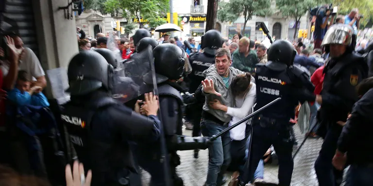 Un jutjat de Barcelona amnistia 46 policies espanyols investigats per l’1-O
