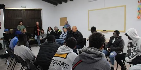 Altafulla dona la benvinguda a un grup de 17 joves no acompanyats que comencen a formar-se per integrar-se a la vila