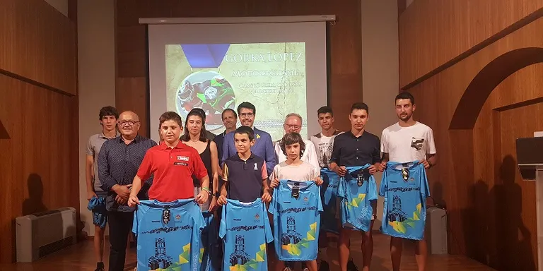 Tretze esportistes de la Seu reben el reconeixement de l’Ajuntament pels èxits de la temporada 2017-2018