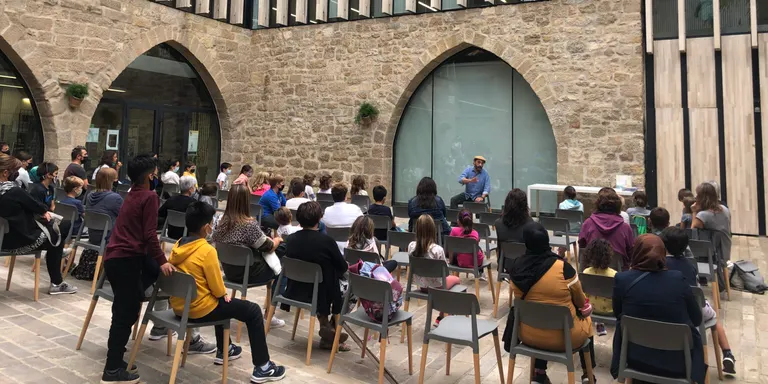 Narració oral per a famílies i adults per celebrar la Revetlla de Sant Jordi a Solsona