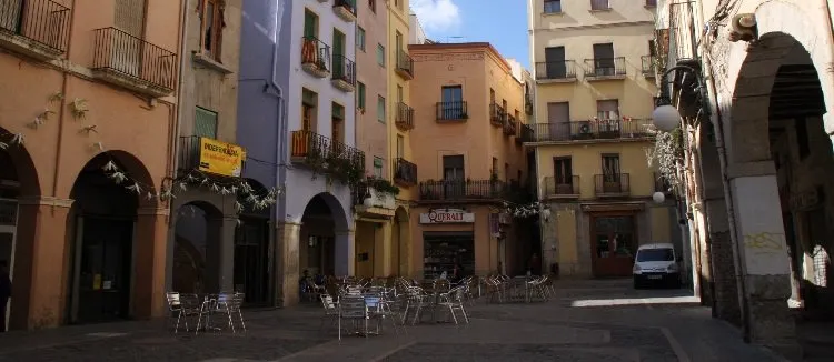 S’esfondra parcialment un habitatge abandonat de la plaça de l’Oli