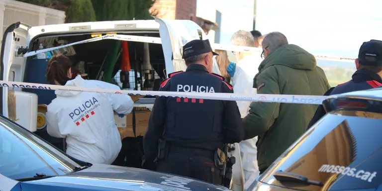 Detingut l'home que presumptament ha matat el fill i apunyalat la mare a Bellcaire d’Empordà