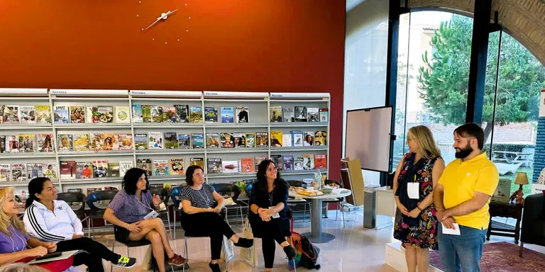 35 professionals i 80 famílies participen en la Jornada Educativa Mestra Maria Antònia