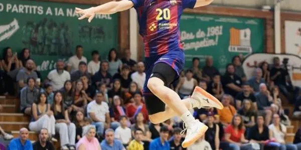 El jugador d’handbol Hugo Ramírez es proclama campió de Catalunya amb el FC Barcelona