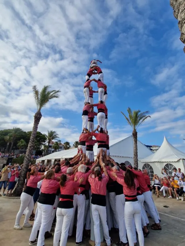 Quatre castells de 7 de la Colla Vella al Nàutic Hospitalet-Vandellòs