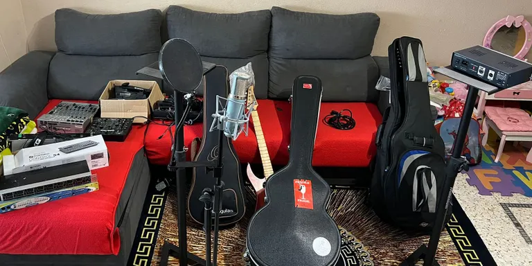 Els Mossos d’Esquadra detenen un home per robar instruments de música i material de so professional a Constantí