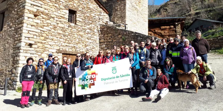 Una quarantena de participants a l'Instawalk de Civís