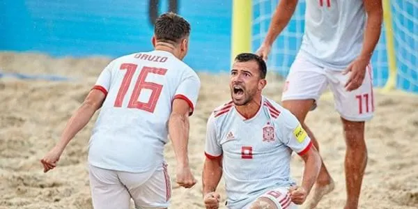 Adrián Frutos brilla amb llum pròpia en l’aventura japonesa de la Selecció Espanyola de Futbol Platja