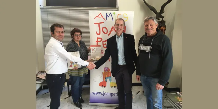 La Fundació Joan Petit Nens amb Càncer rep una donació de 2.000 euros de la Gestoria Estañol