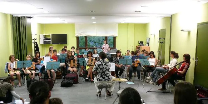 Arsèguel inaugura l'Escola Folk del Pirineu