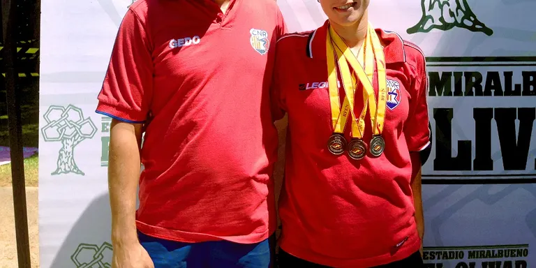 Arlet Oliveras, del CN Rubí, obté tres medalles al Campionat d’Espanya Màster