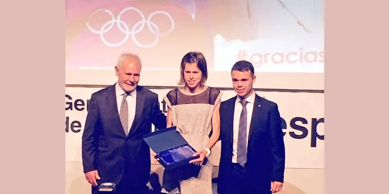 La Federació Catalana d'Esports d'Hivern reconeix la trajectòria de Laura Orgué