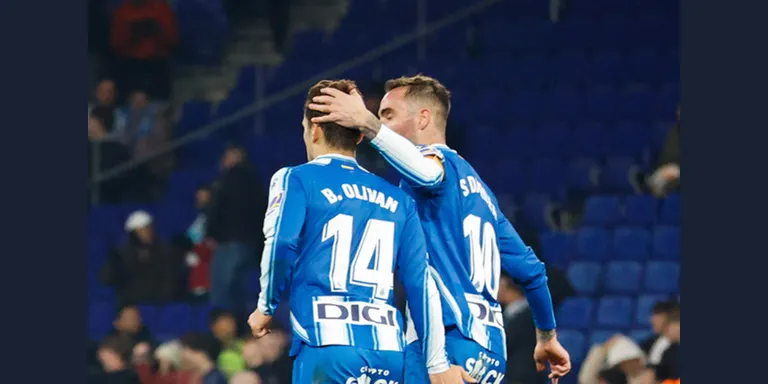 L'Espanyol frega la remuntada contra la Real (2-3)