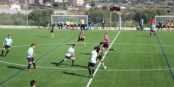 La Riera – Altafulla, un derbi entre pols oposats