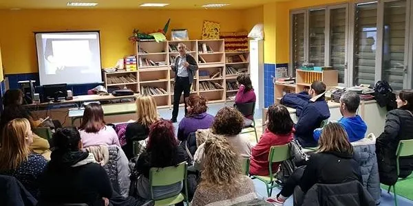 L’Escola de Famílies ofereix un col·loqui sobre l’acompanyament emocional dels infants