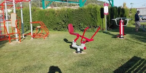 La Móra ja gaudeix d’un parc biosaludable a la plaça Pare Ernesto