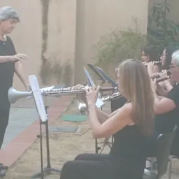 Bona nit en bucle: salutació nocturna, repetició rítmica i minimalisme sonor - episode art