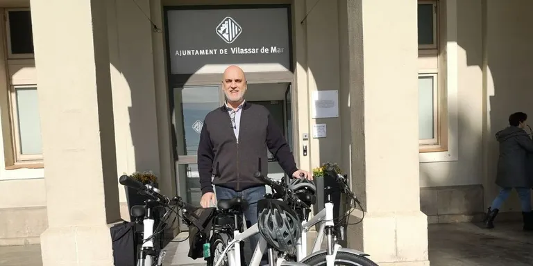 L’Ajuntament rep tres noves bicicletes elèctriques