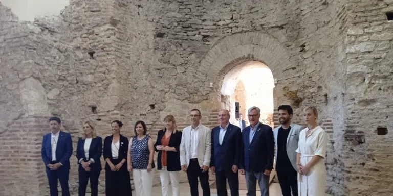 Valls s’adhereix al Pla d’actuació per millorar l’ús del català