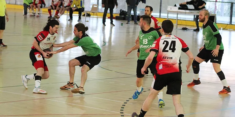 El vòlei torna als bons resultats que no troba l'handbol