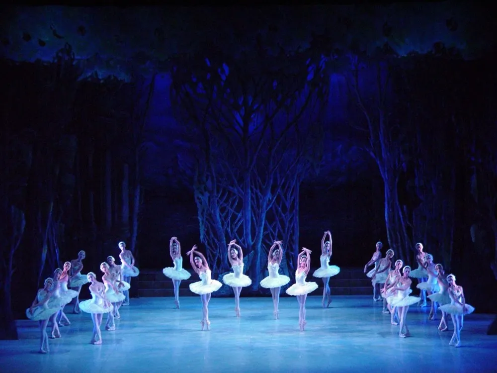 Un moment de la representació de "El lago de los cisnes" (foto: Nancy Reyes)