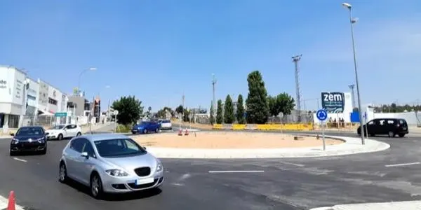 La nova rotonda de la carretera de la Riera a Torredembarra ja està operativa