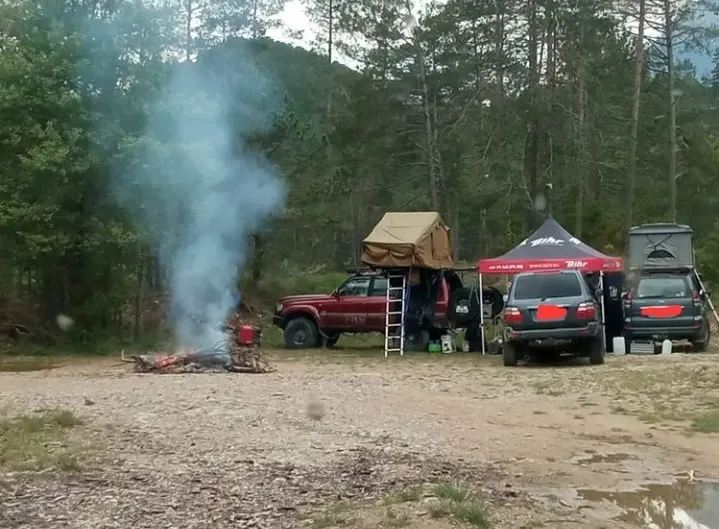 Els Agents Rurals sancionen amb 300 euros un grup de persones per fer foc i acampar al medi natural a Guixers