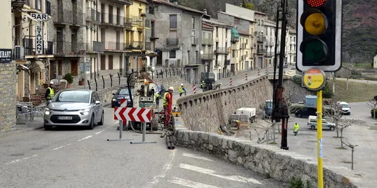 La regulació amb semàfors a Gerri de la Sal es fa extensiva als dies festius
