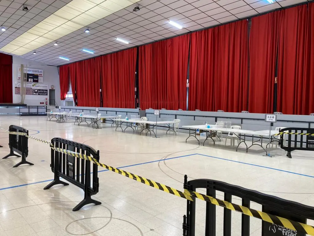 Partit intens i ambient espectacular a les graderies de Molins de Rei