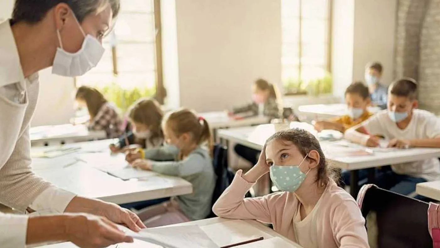 Els professors de secundària podran substituir els de primària que estiguin de baixa per covid