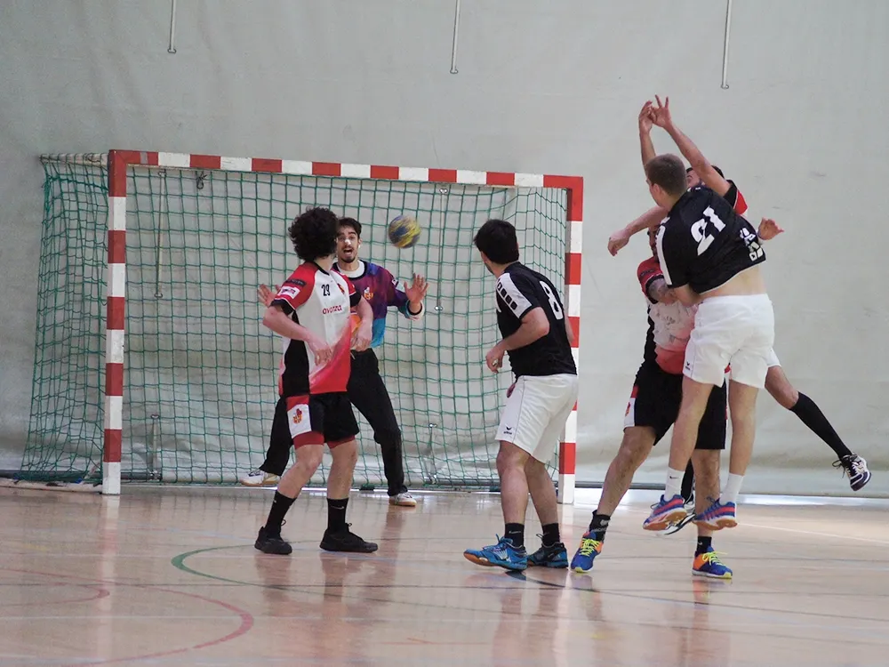 Molta feina davant de l'Aula, però l'Handbol Rubí no va acabar de treure res de positiu