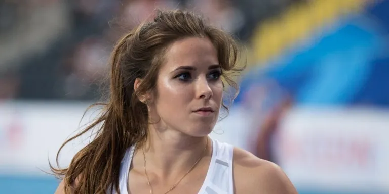 Maria Andrejczyk subasta la seva medalla olímpica per ajudar un nen