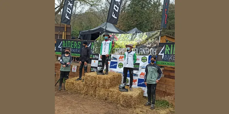 Podi d'Oriol Cuadrat a la primera prova de la Copa Catalana de descens de BTT, a Avià