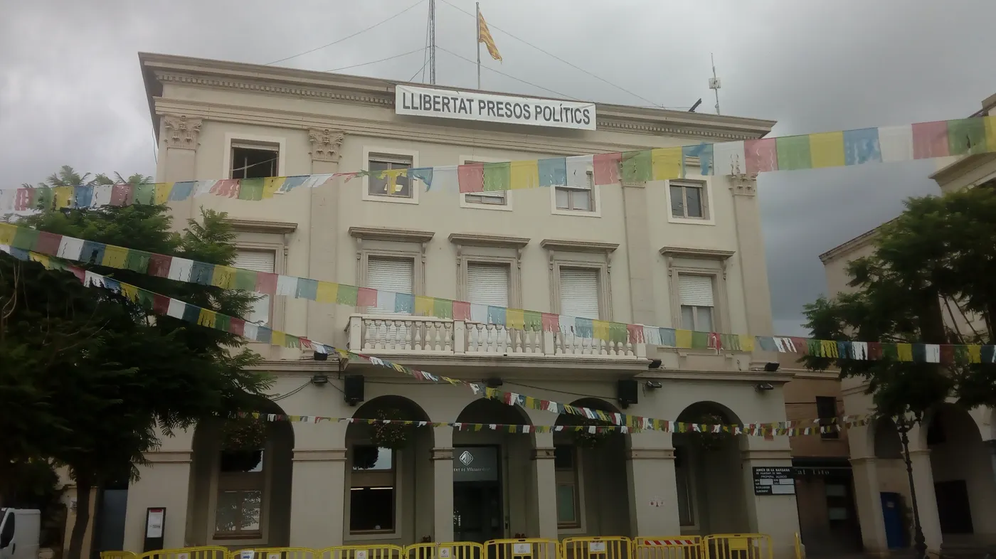 Ciutadans presenta una queixa a la Junta Electoral per la pancarta “Llibertat presos polítics” penjada a l’edifici de l’Ajuntament