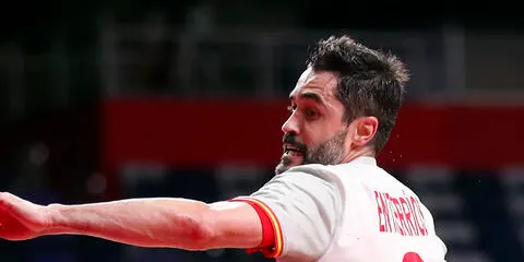 La selecció d'handbol enyora Viran Morros i encaixa la primera derrota