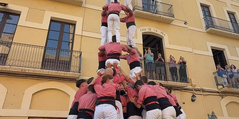 Ensopegada de la Colla Vella amb el 3de9 amb folre a Vila-rodona