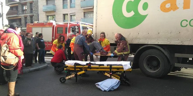 Una persona ferida en un atropellament al centre de la Seu