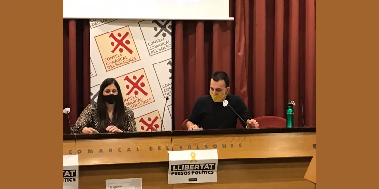 ERC al Consell qualifica la polèmica de la vacunació del gerent de "comèdia política lamentable" mentre l'oposició reclama transparència i responsabilitat