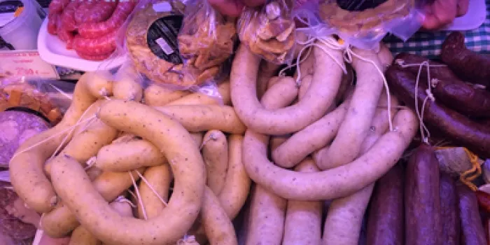 La botifarra d’ou, els llardons i les truites són els protagonistes d'avui Dijous Gras