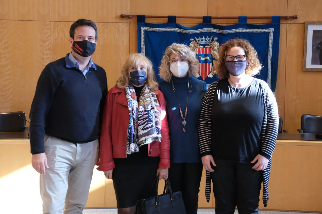 L’Ajuntament de Cambrils homenatja una treballadora i dos treballadors jubilats el 2021