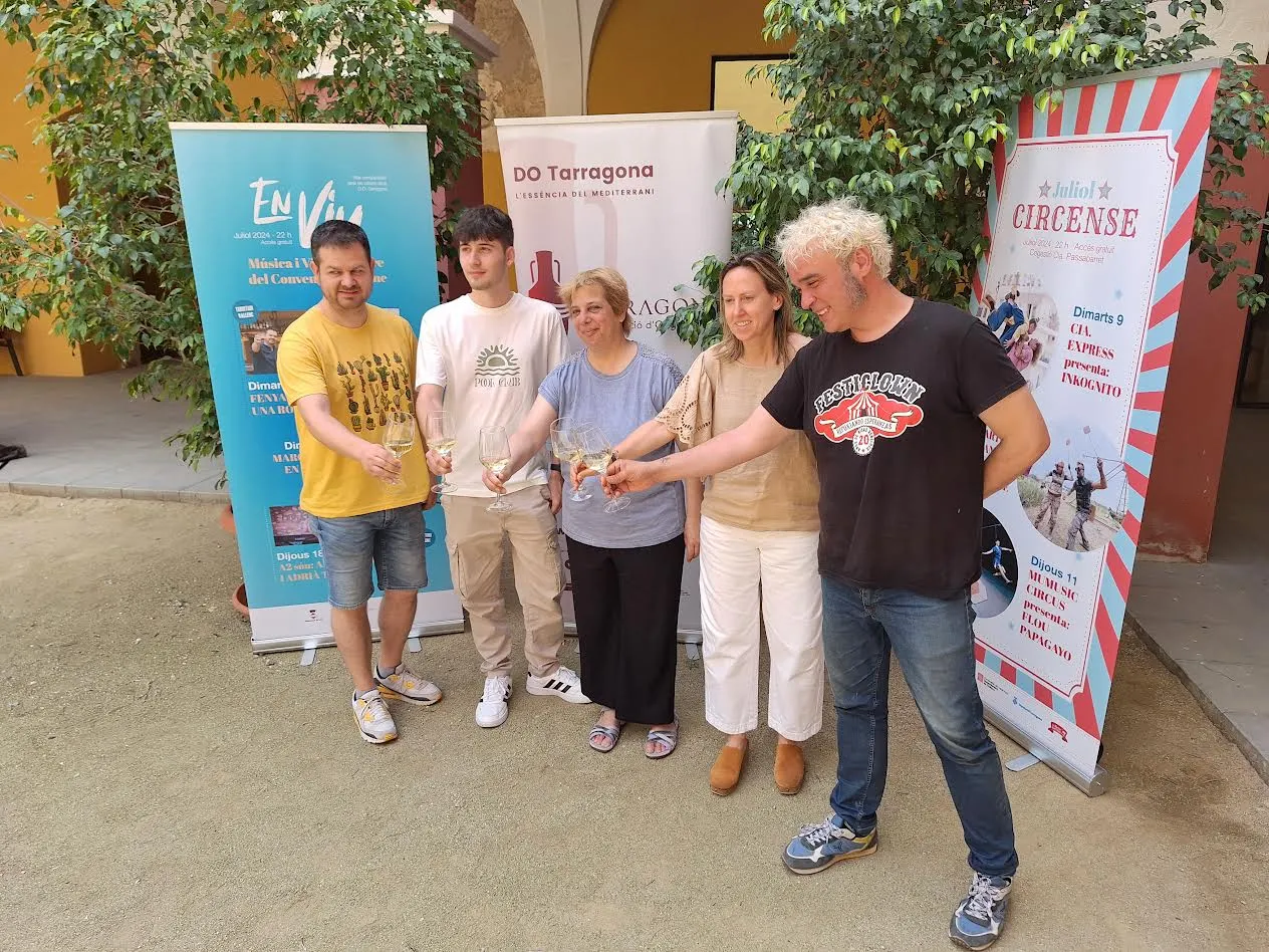 Nits de juliol amb circ i música al claustre de l’antic Convent del Carme