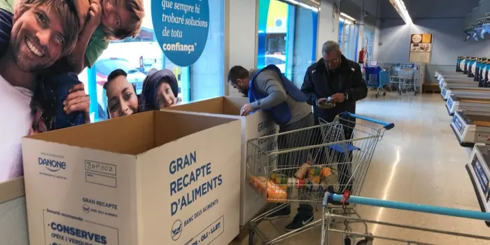 Els arenyencs ja han omplert 22 banyeres durant el Gran Recapte d’Aliments