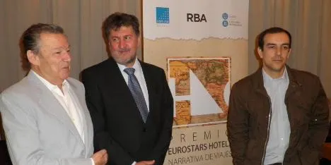 Luis Racionero i el seu fill Alexis reben un premi de narrativa de viatges