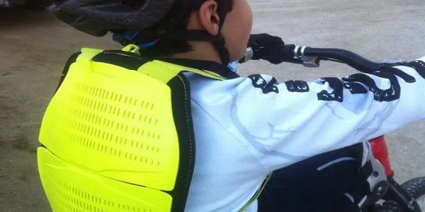La protecció lumbar serà obligatòria a les escoles de trial el 2015