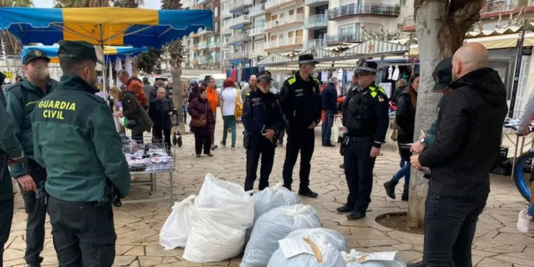 La Guàrdia Civil comissa 538 articles falsificats a Blanes per un valor de 427.473 euros del mercat setmanal de Blanes