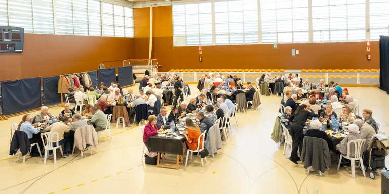 L’Associació de Pensionistes i Jubilats de Constantí reuneix més d’un centenar de persones en el dinar de la castanyada