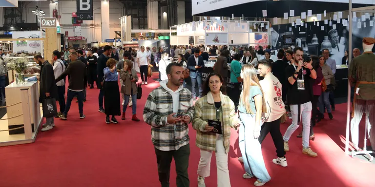 El Govern sancionarà des de l'any que ve els restaurants de més de 10 treballadors sense pla contra el malbaratament
