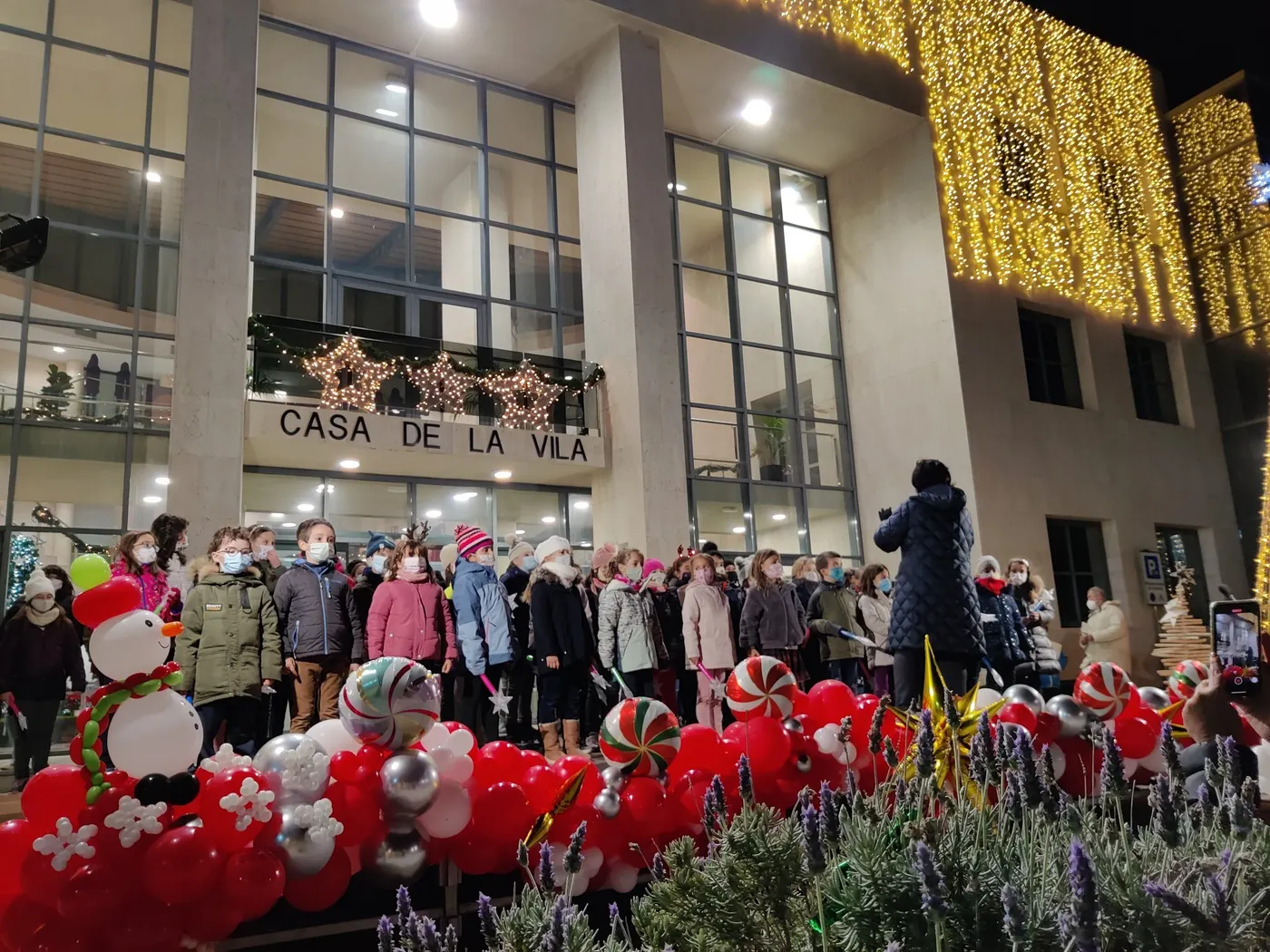Cambrils encén les llums de Nadal i recupera els desitjos de la canalla
