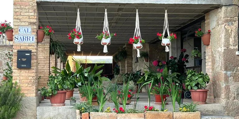 La regidoria de Cultura de Solsona recupera el Concurs de flors als balcons després d'un parèntesi de dos anys per la sequera