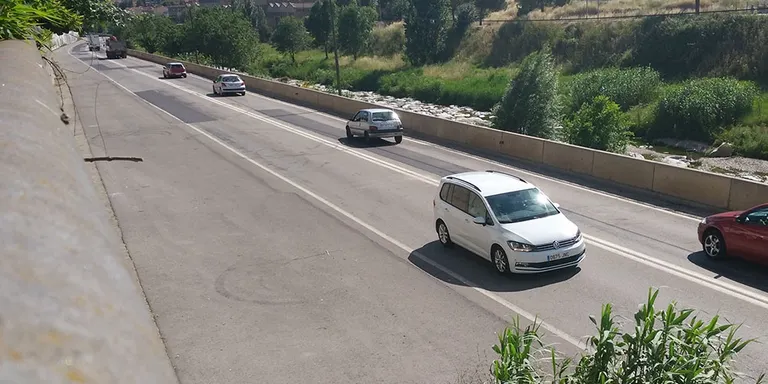 15 ferits lleus en un accident d'un autobús municipal a la C-1413